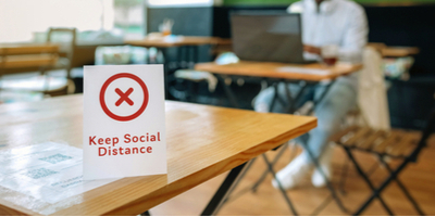 social-distancing-sign-in-restaurant